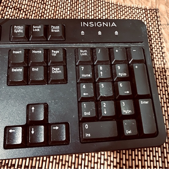 Insignia Full-size Wired USB Keyboard - Black - Picture 6 of 8